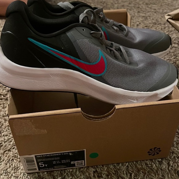 Nike Shoes Big Girls Size 5 Sneakers Poshmark